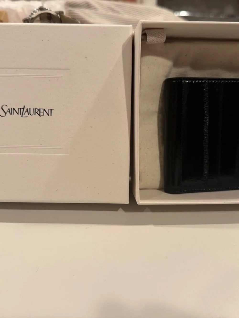 TINY CASSANDRE EAST/WEST WALLET IN EEL (Black)